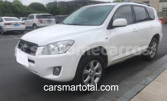 Comprar Usado Toyota RAV4 White Carro em Santana em Cantagalo