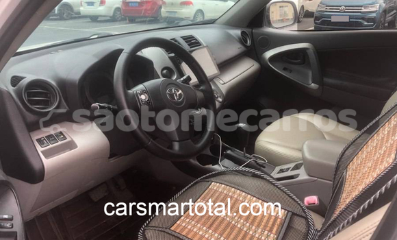 Acheter Occasion Voiture Toyota RAV4 Blanc à Santana, Cantagalo Acheter Occasion Voiture Toyota RAV4 Blanc à Santana, Cantagalo