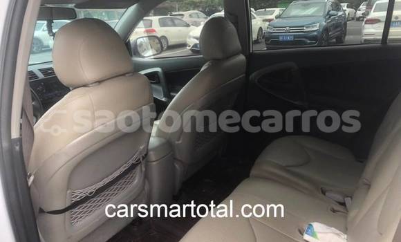 Acheter Occasion Voiture Toyota RAV4 Blanc à Santana, Cantagalo Acheter Occasion Voiture Toyota RAV4 Blanc à Santana, Cantagalo