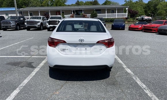 Comprar Usado Toyota Corolla White Carro em Santo Antonio em Pague