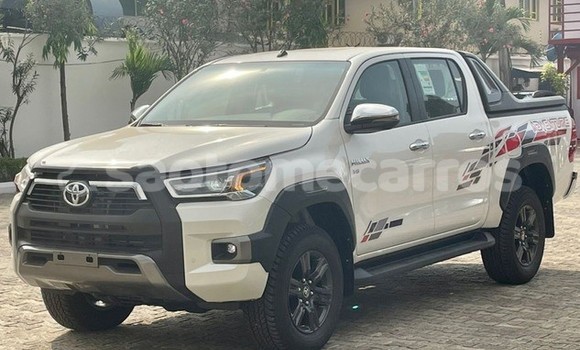 Comprar Usado Toyota Hilux White Carro em Santo Amaro em Lobata