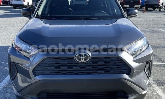 Comprar Usado Toyota RAV 4 Blue Carro em Santo Antonio em Pague