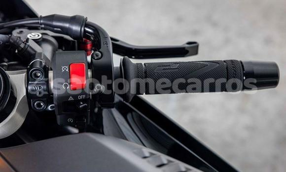 Comprar Usado Yamaha YZF Black Moto em Neves em Lemba Comprar Usado Yamaha YZF Black Moto em Neves em Lemba