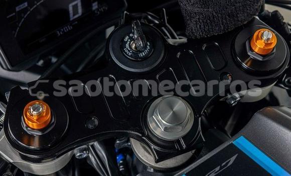 Comprar Usado Yamaha YZF Black Moto em Neves em Lemba Comprar Usado Yamaha YZF Black Moto em Neves em Lemba