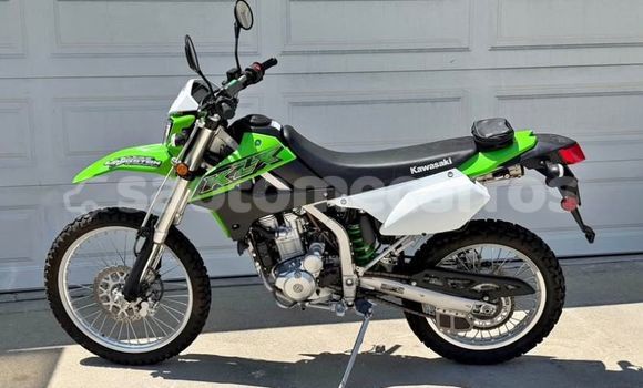 Buy Used Kawasaki KLX Green Bike in Santo Antonio in Pague Buy Used Kawasaki KLX Green Bike in Santo Antonio in Pague