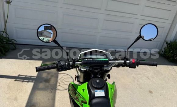 Buy Used Kawasaki KLX Green Bike in Santo Antonio in Pague Buy Used Kawasaki KLX Green Bike in Santo Antonio in Pague