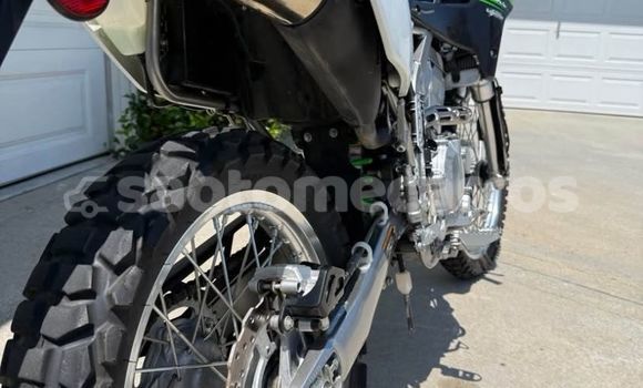 Buy Used Kawasaki KLX Green Bike in Santo Antonio in Pague Buy Used Kawasaki KLX Green Bike in Santo Antonio in Pague